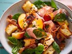 панцанелла с жареными нектаринами и прошуто