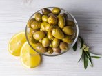 Оливки з лимоном