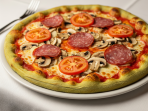Піца на кабачковому тісті з ковбасою