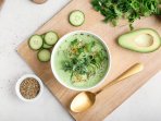Зелене гаспачо з авокадо і зеленню