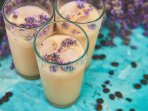 Холодна лавандова кава