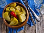 Мариновані зелені помідори з перцем чилі