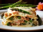 Лазанья з тунцем і спаржею