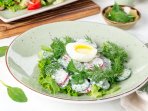 Овощной салат с яйцом и зеленью