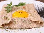 Гречані крепи із шинкою і яйцем