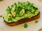 Тост зі збитими огірками та намазкою з артишоків