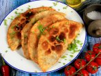 Чебуреки с сыром и зеленью