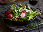 Салат з редискою і руколою