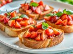 Брускети з паштетом та полуничним компоте