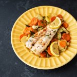 Запашний запечений хек з овочами на обід та вечерю