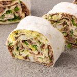 Рулет з лаваша з тунцем — буде хрумко, соковито, ситно (відео)