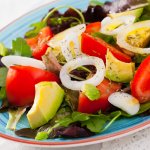 Салат з авокадо по-італійськи — просто й дуже смачно