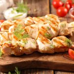 На пікнік, як на свято: курячий шашлик у сметані