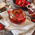 Відвар шипшини — для шлунка і проти застуди