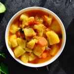 Бабусин гарнір: тушкована картопля з овочами