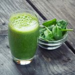 Як приготувати шпинатний фреш — додайте яблуко і моркву