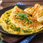 Омлет з пармезаном — пишний, ніжний і просто ідеальний сніданок за 15 хвилин