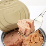 Тунець консервований