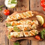 Шашлик в духовці з курки — універсальний рецепт