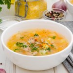 Суп з консервованим тунцем і рисом — миттєвий дієтичний рецепт