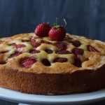 Пісний полуничний пиріг на воді — випічка для посту