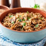 Смачна гречка з печерицями — швидка й бюджетна вечеря