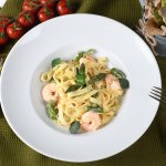 Паста з морепродуктами і спаржею — швидка і смачна вечеря