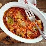 Тушкована риба з морквою — легка вечеря для тих, хто рахує калорії