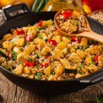 Королівська гречка — особливий рецепт з куркою та овочами 