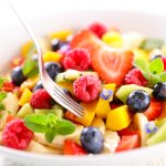 Фруктовий салат — яскравий і корисний десерт