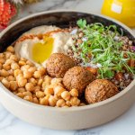 Фрикадельки з квасолі у томатному соусі — проста пісна страва