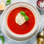 Холодний суп капрезе від Марко Черветті: ідеаліті для романтичної вечері 