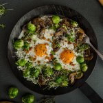 Ідеально збалансований сніданок: яйця з брюссельською капустою і беконом