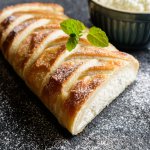 Австрійський штрудель з кисломолочним сиром — готуємо з готового тіста