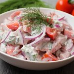 Смачний свіжий салат з помідорів за 5 хвилин