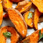 Корисний і простий гарнір — готуємо запечений батат