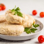 Дієтичні курячі котлети в пароварці — рецепт з додаванням яблука