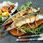 Запечена в духовці скумбрія на обід чи вечерю — найпростіший рецепт