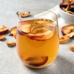 Справжній український напій: узвар із медом