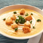 Простий веганський суп з петрушки та яблук