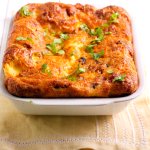 Запіканка з яйцем і сосисками — ситний сніданок для дуже голодних