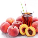 Холодний чай з персиком і м’ятою — ковток приємної свіжості