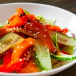 Холодний салат гарячого приготування — дуже смачна страва зі свіжих овочів