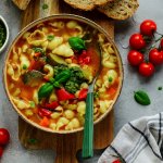 Літній мінестроне — ситний суп з овочів і макаронів