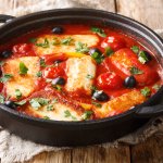 Соковитий хек по-середземноморськи — швидка ідея для смачної вечері