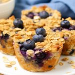 Ліниві кекси — запечена вівсянка з лохиною і горіхами