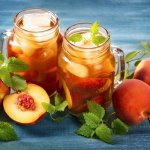 Холодний персиковий чай — найкращий напій літа