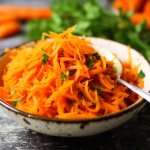 Легкий французький салат із тертої моркви
