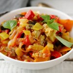 Тушковані овочі — дієтична страва, яка врятує вас від переїдання