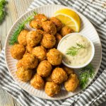 Рибні тюфтельки із соусом — легка дієтична вечеря